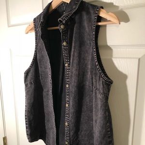 Women’s BDG black chambray sleeveless button up